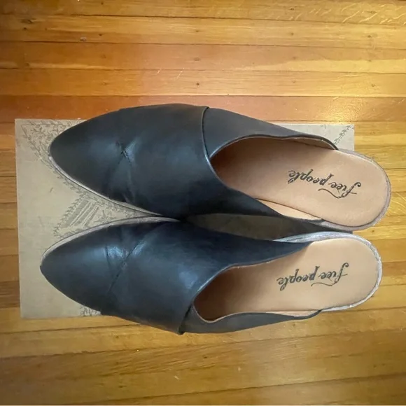 Free People Lourdes Black Leather Slip-On Shoes - Picture 4 of 7